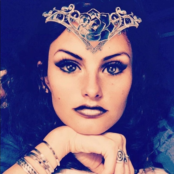 One girl's closet clutter is another's treasure. - Picture 8 of 8